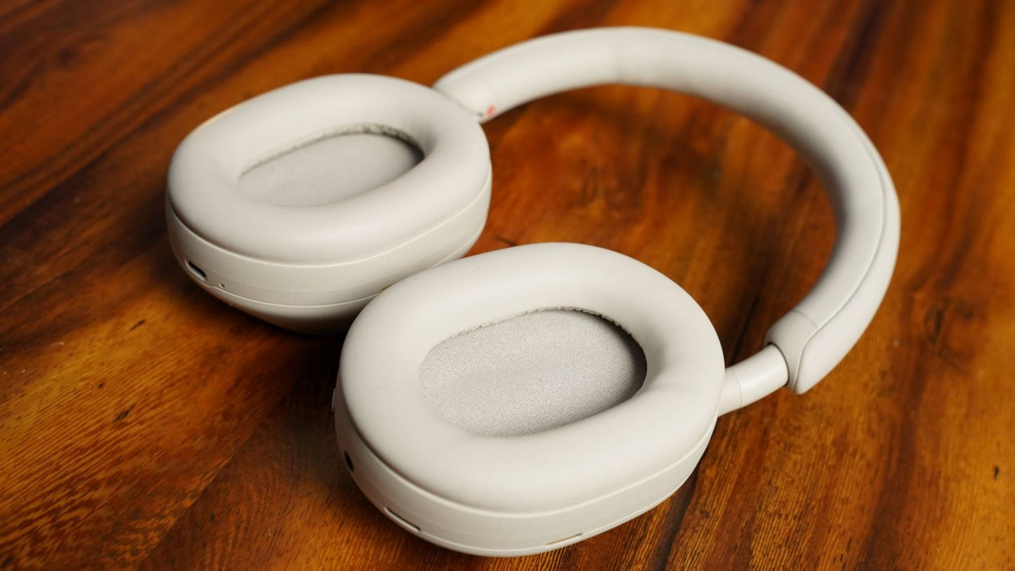 Sony WH-1000XM5 Audífonos inalámbricos con Cancelación de Ruido, Plateado